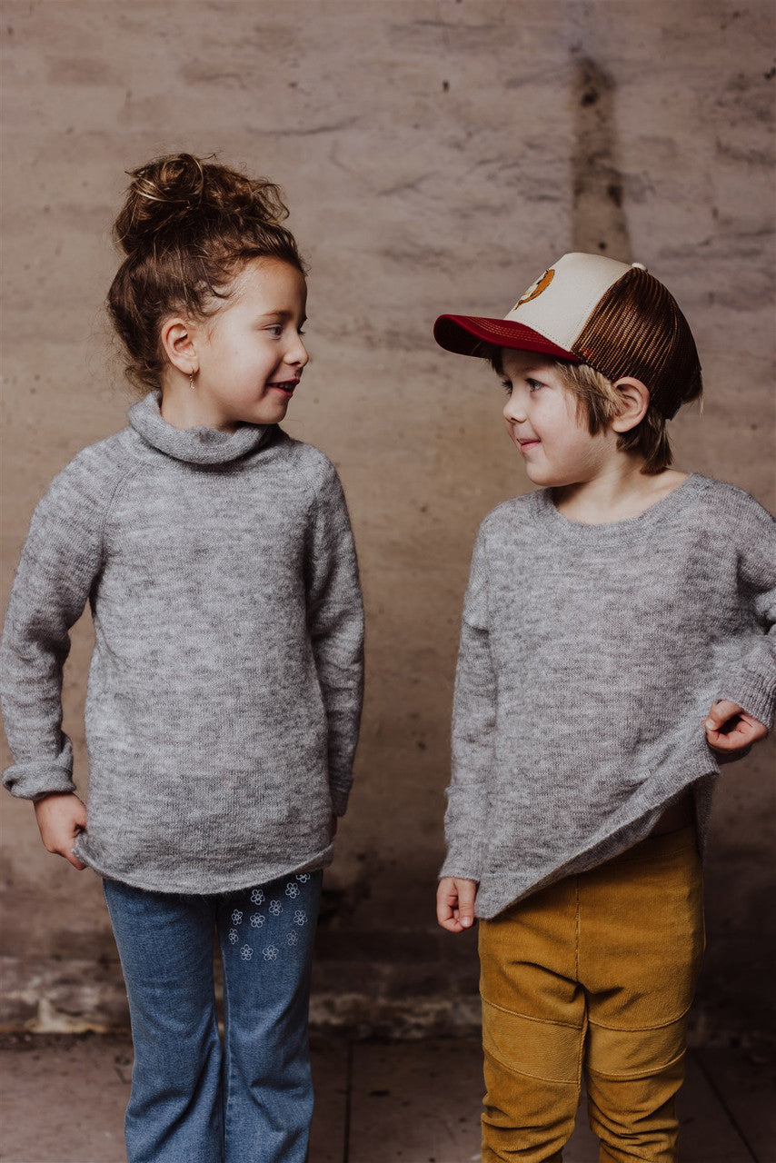 Little Hedonist grey knitted pullover made from alpaca blend with a very soft look and feel. Sustainable kids clothing made from recycled materials.