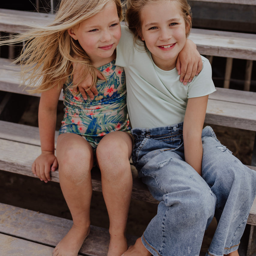Little Hedonist 5-pocket flared pants in Light Blue Denim with Dots, slim fit thighs, for boys and girls. Made from the softest organic fabric. Sustainable unisex kids clothing.