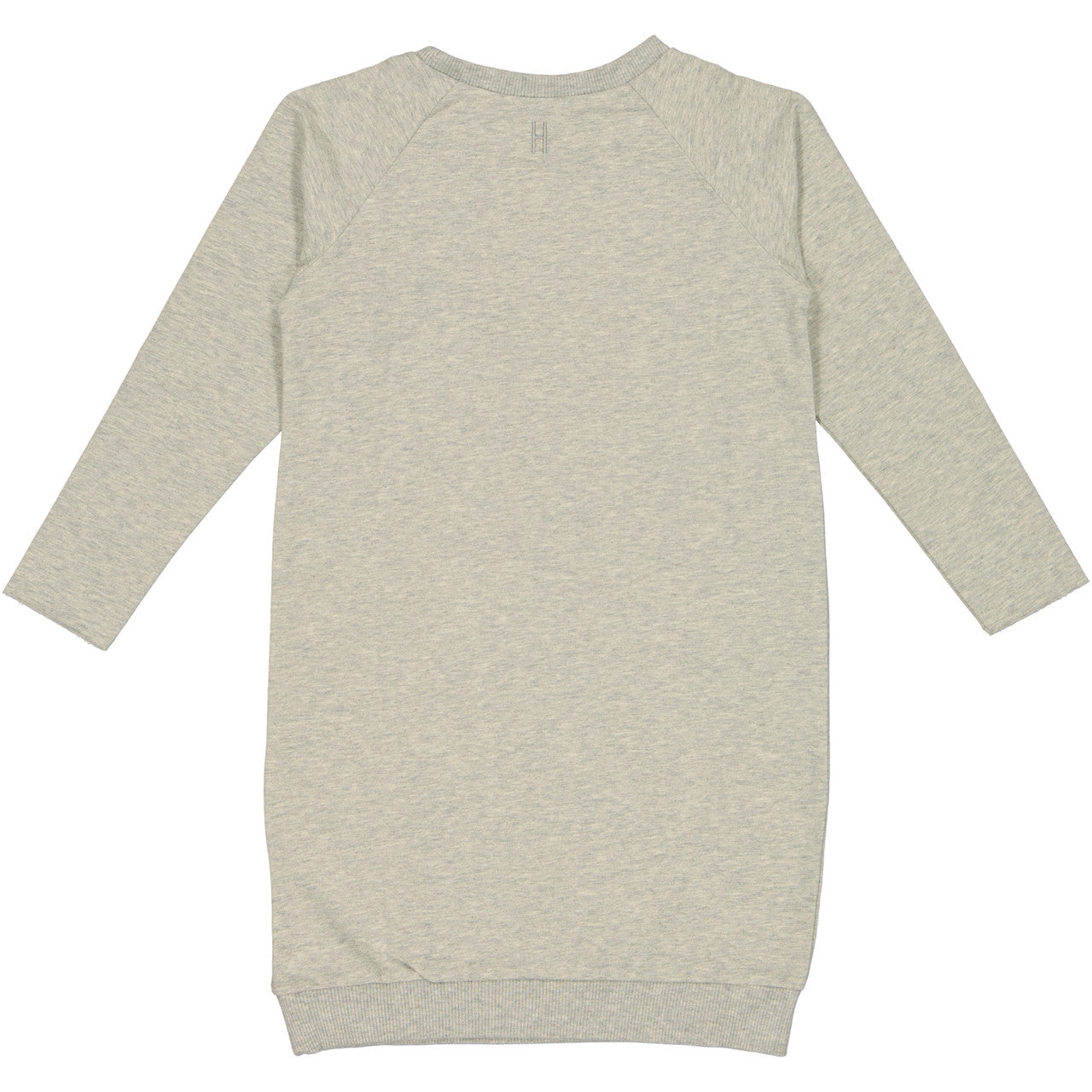 Little Hedonist oversized 3/4 sweat dress in Grey Melee. Made from the softest organic babysweat you can imagine. The stichtes of the collar are placed on the side of the neck instead the back. This way it wont discommode or irritates your baby or toddler. Of course the sleeves are with raw edge, so you easy make right length for your baby or toddler!