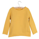 The wide neckline of this jersey with raglan sleeves is made to dress easy. It is all raw edged, only the neckline has a stich so it wont get even wider when wearing it. Little Hedonist