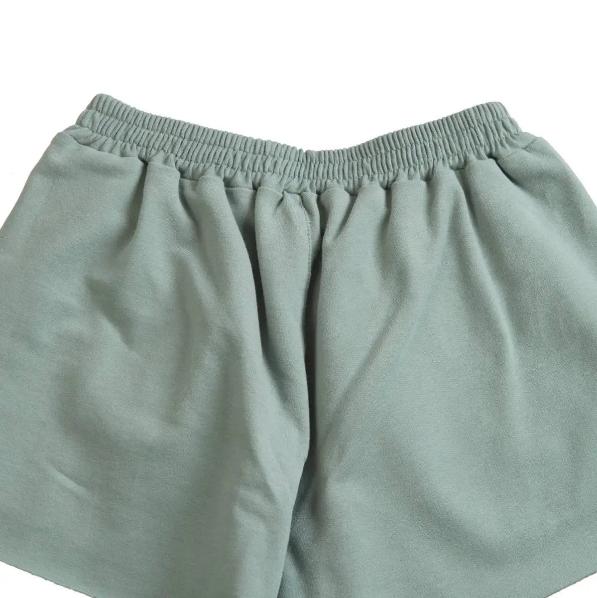 Little Hedonist organic pleated shorts with flowing cut and hidden pockets in Chinois Green. Sustainable fashion for kids.