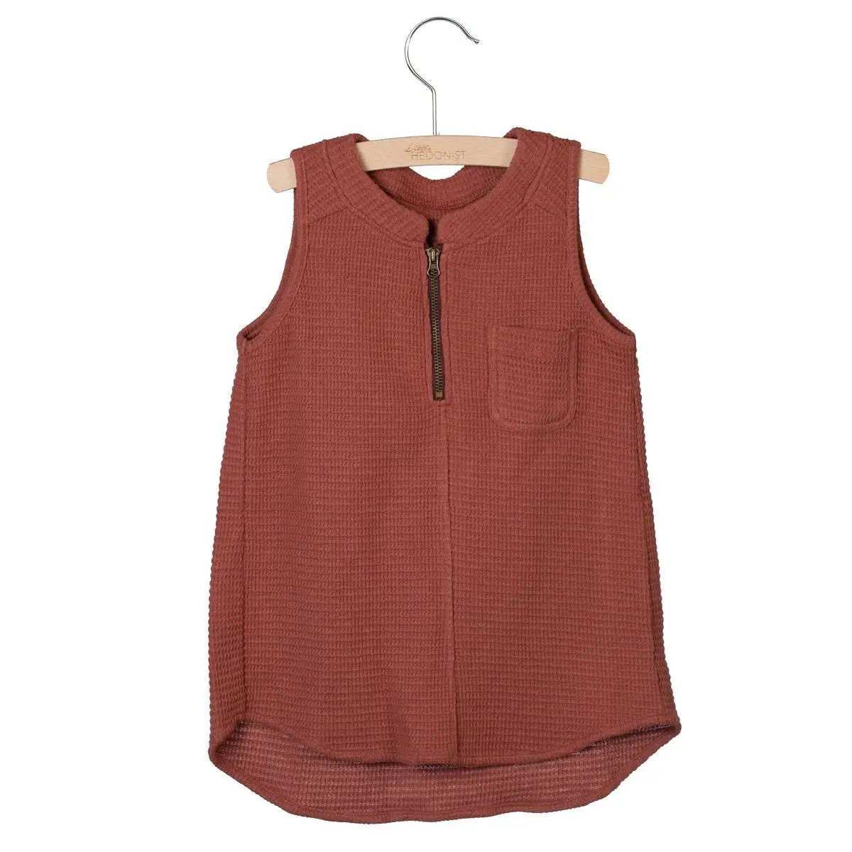 Little Hedonist auburn sleeveless top in an organic, soft, and breathable cotton